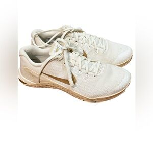 Nike Metcon 4 Womens Size 8.5 Champagne Metallic Gold Training Gym Shoes